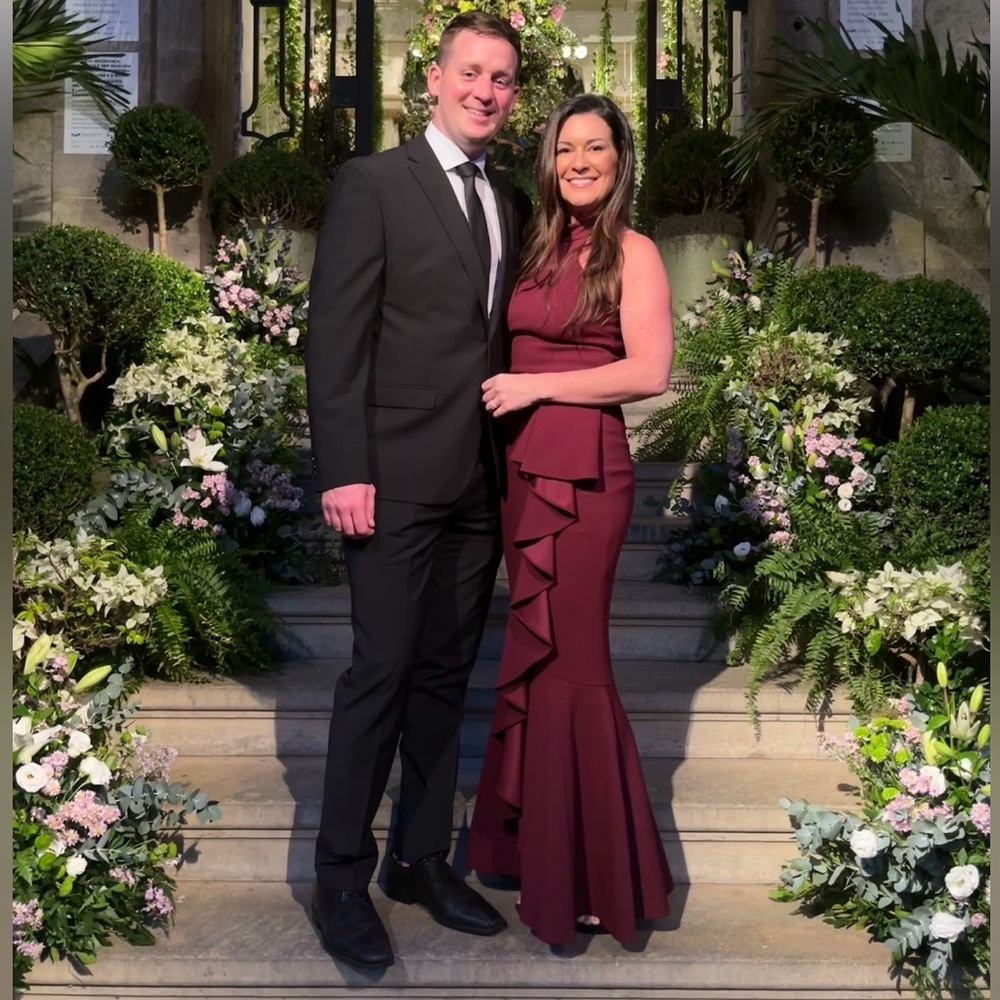 ✨$40✨Betsy & Adam Cascading Ruffle
Maxi Gown | Burgundy | Sz 2 - Picture 4 of 9